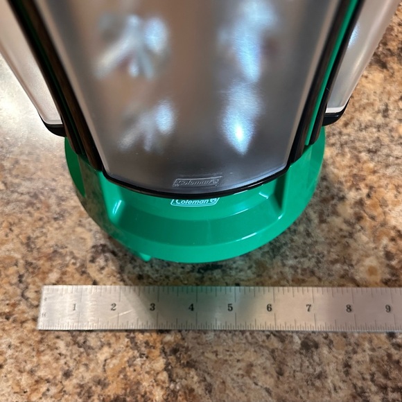 Coleman Camping Lantern Black and Green Size D Batteries (not included) Tested - Picture 11 of 13